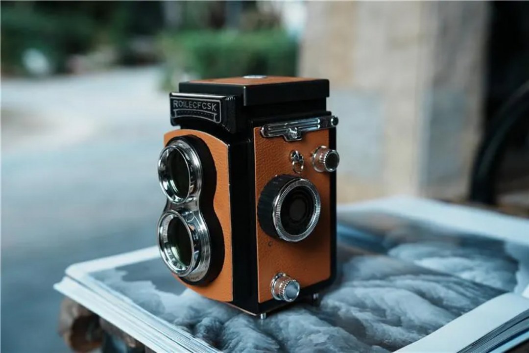 Vintage Twin-Lens Camera